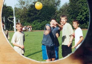 "Brain Brothers" beim  Torwandschie&szlig;en